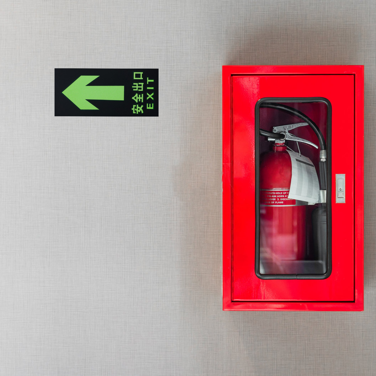 Emergency Exit Sign - Набор из 8 светящихся наклеек для