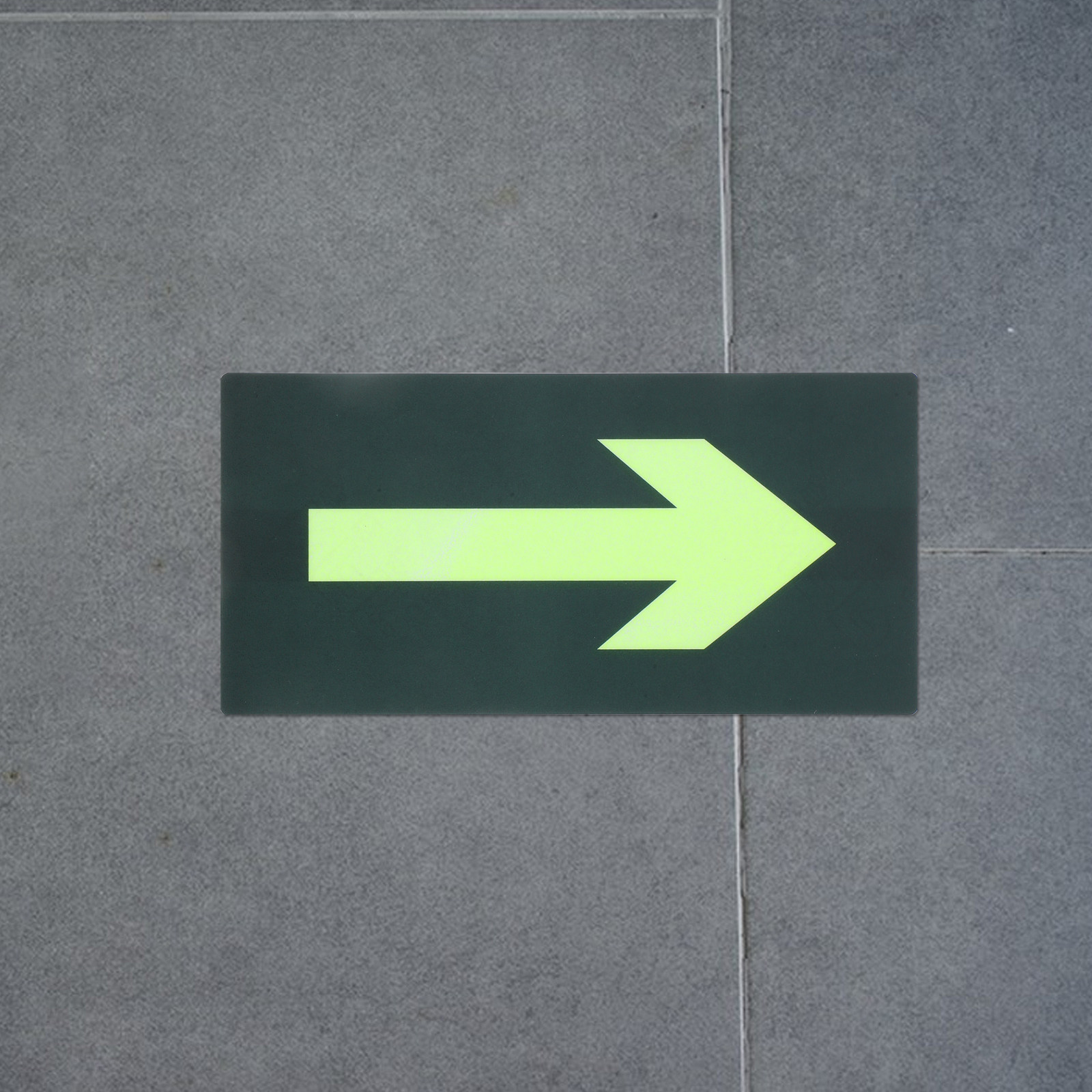Набор из 8 светящихся в темнот – обзор и цена Emergency Exit Sign